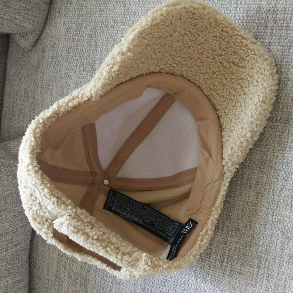 Zara faux shearling cap - Picture 7 of 9